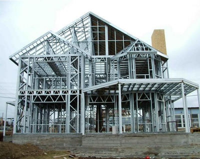 為何輕鋼別墅龍骨機行業仍處觀望態勢？建筑材料的視角分析